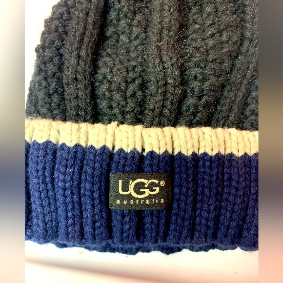 UGG Cable Knit Furball Beanie - Picture 3 of 3
